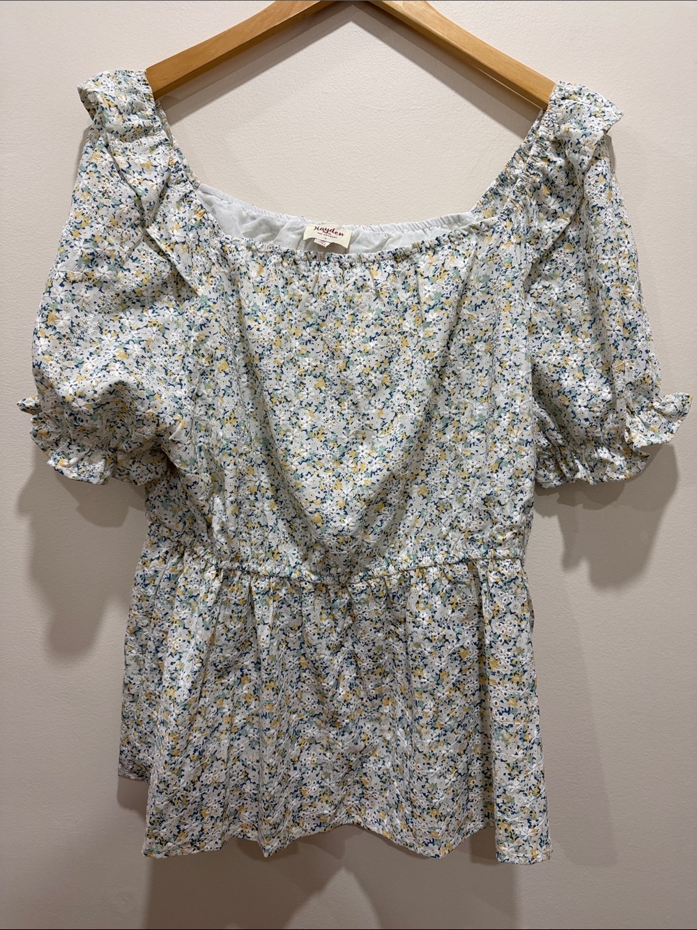 Hayden Los Angelos Floral Puff-Sleeve Peplum Blouse in Floral Print